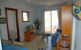 One-Bedroom Flat 200M From The Beach